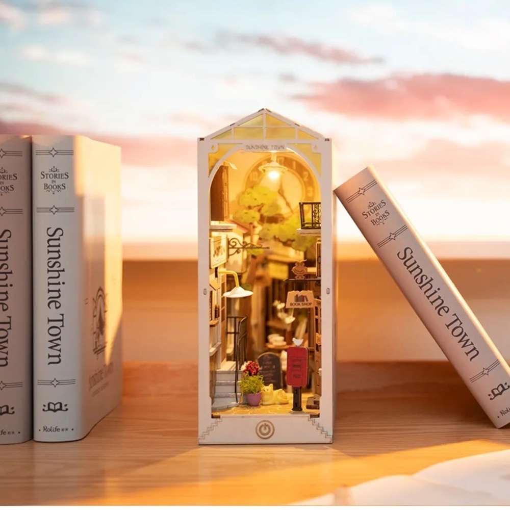 Rolife Book Nook Shelf Insert - Sunshine Town